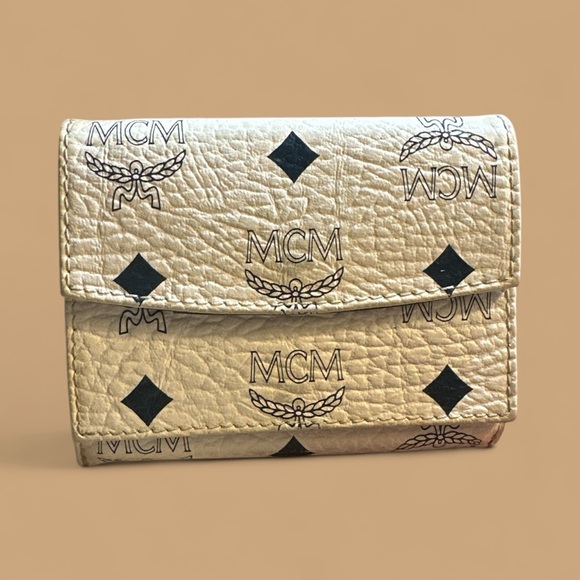 ✨ MCM Visetos Logo Trifold Wallet – Classic Cognac Print with Black Interior ✨ - Picture 2 of 5